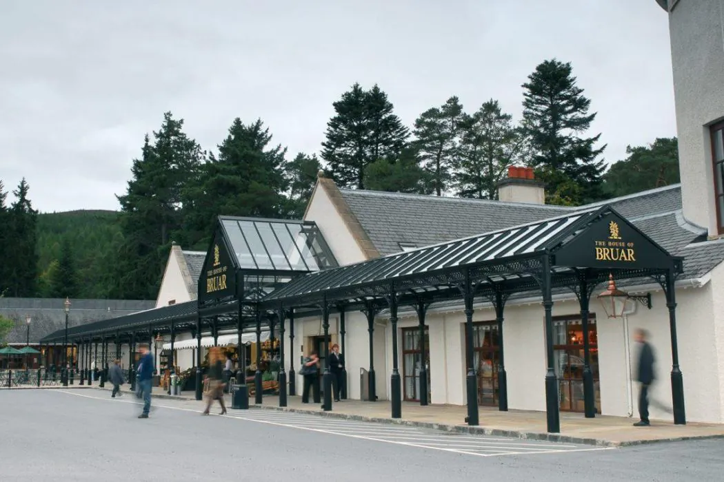 Architectural Colonnade at House of Bruar - Broxap