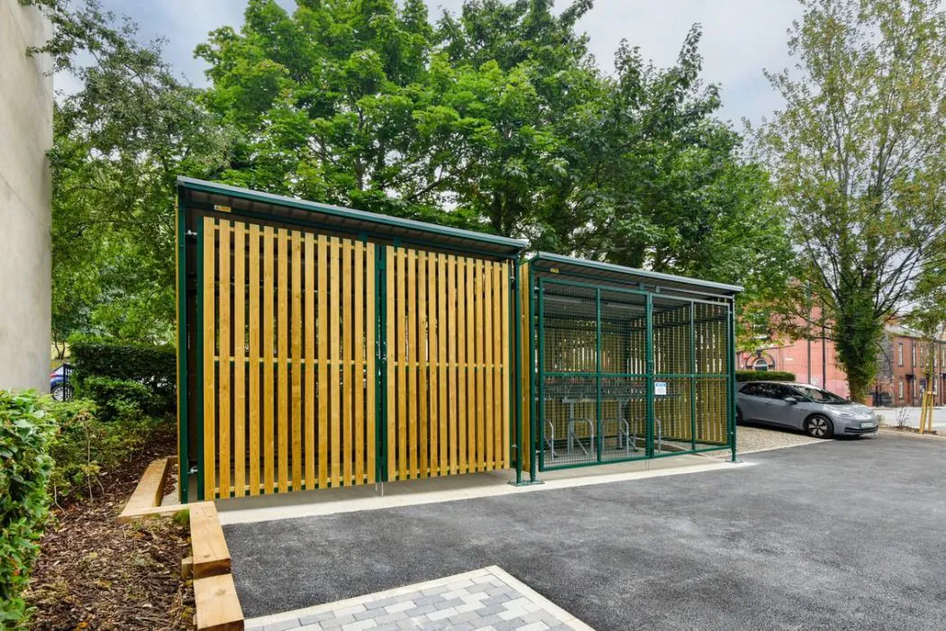 Modern Shelters Complement Outdoor Spaces at Leeds College