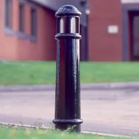 Resolute Illuminated Bollard