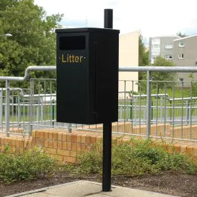 Derby Hercules Post Mounted